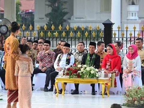 Ramaikan Istana Berkebaya Bersama Presiden Jokowi