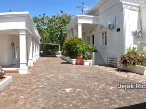 Potret Rumah Mewah Bak Istana Milik Pengusaha Asal Wonogiri, di Halamannya Terparkir Private jet