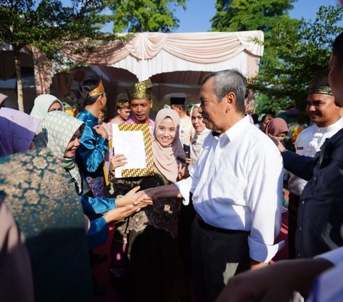 Bikin Haru, Guru Agama Jemput SK PPPK Pakai Kursi Roda Setelah 13 Tahun Mengabdi