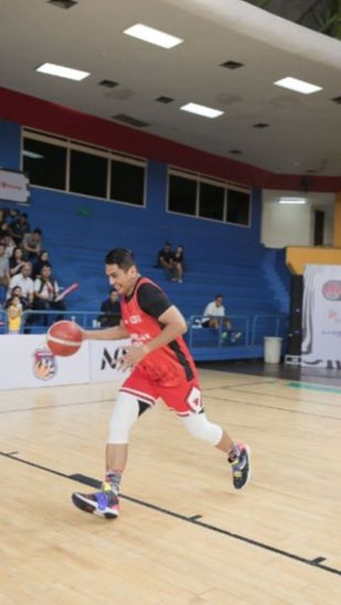 Sama-sama Bintang 3 Aksi Komjen Rudy 'Gajah' Tanding Basket dengan Teman Satu Angkatan di Akpol, Endingnya Tukeran Baju