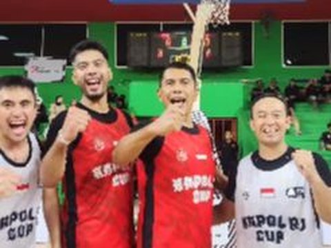 Sama-sama Bintang 3 Aksi Komjen Rudy 'Gajah' Tanding Basket dengan Teman Satu Angkatan di Akpol, Endingnya Tukeran Baju