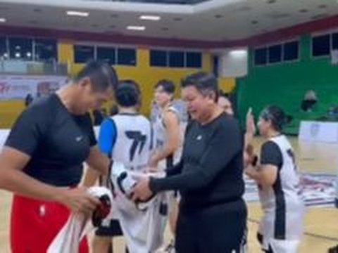 Sama-sama Bintang 3 Aksi Komjen Rudy 'Gajah' Tanding Basket dengan Teman Satu Angkatan di Akpol, Endingnya Tukeran Baju