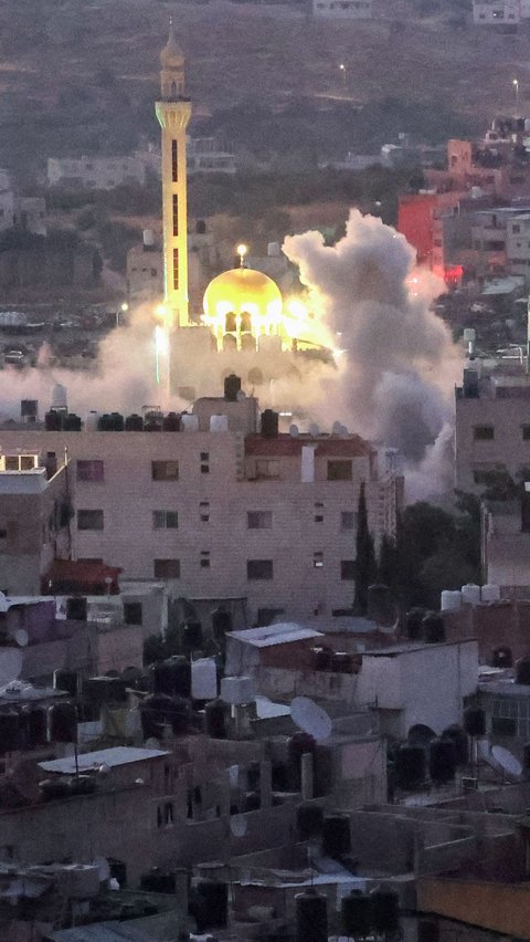 FOTO: Detik-Detik Tentara Israel Ledakan Rumah Warga Palestina di Kota Nablus