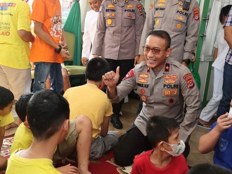 Wakapolda Banten Borong Lukisan Saat Sambangi Yayasan yang Rawat Anak-anak ABK 'Karya-karya Mereka Luar Biasa'
