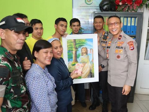 Wakapolda Banten Borong Lukisan Saat Sambangi Yayasan yang Rawat Anak-anak ABK 'Karya-karya Mereka Luar Biasa'