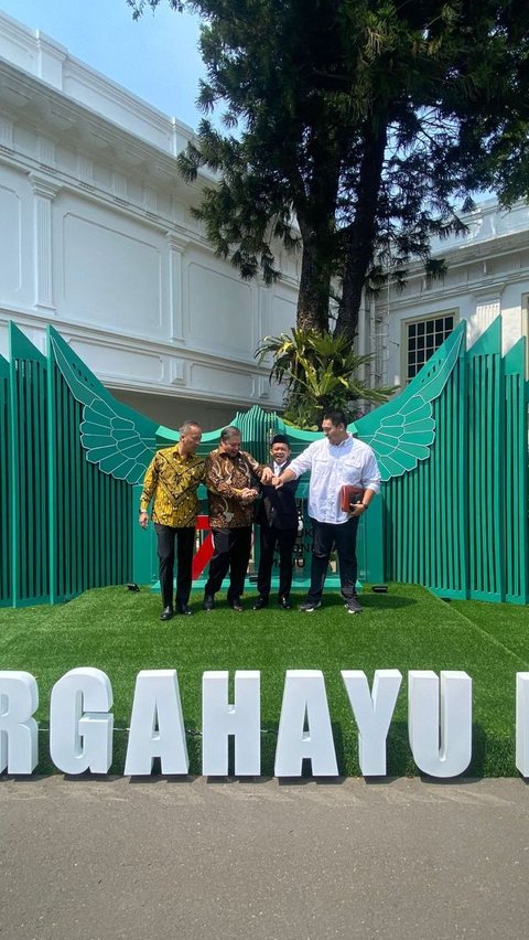 Momen Airlangga dan Politikus Golkar Foto Konsolidasi di Istana