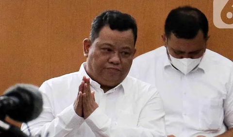Sementara itu, hukuman Ricky Rizal dipangkas menjadi pidana penjara delapan tahun dari sebelumnya 13 tahun.