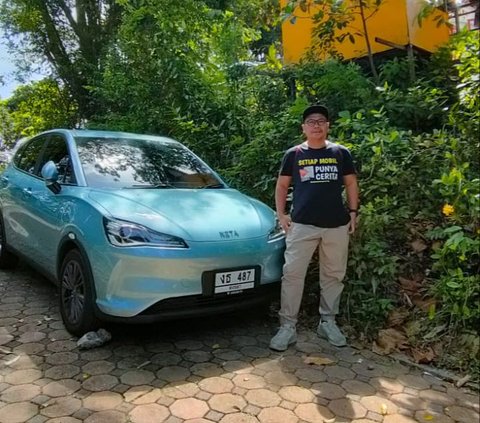 1. Neta V<br /><br />Bergelar mobil listrik termurah di Thailand: 549.000 baht (Rp 238 jutaan). <br /><br />Daya baterainya 40 kWh dengan jarak tempuh 385 km.