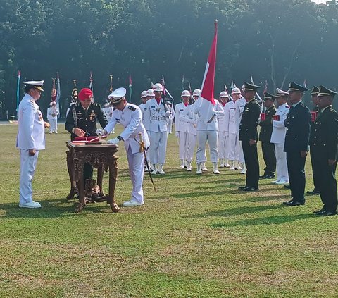 Lantik Perwira Remaja, Panglima Yudo: Harapan dan Masa Depan TNI Terletak di Pundak Kalian