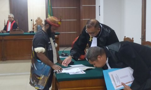 Bacakan Eksepsi, Eks Bupati Mamberamo Tengah Beberkan Pemberian Uang ke Hinca dan Demokrat