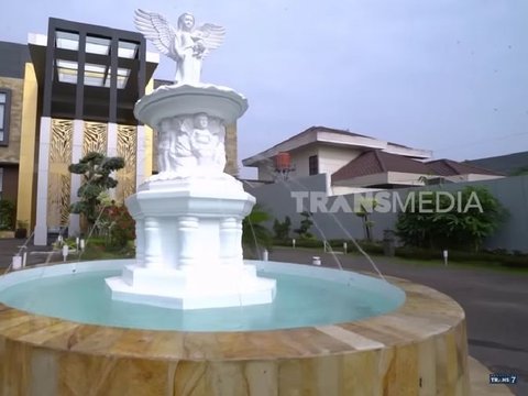 Menghasilkan Rp8 Miliar dalam 2,5 Jam Live, Inilah 8 Foto Rumah Mewah Mirip Resort milik Dokter Richard Lee di Palembang yang Menghebohkan