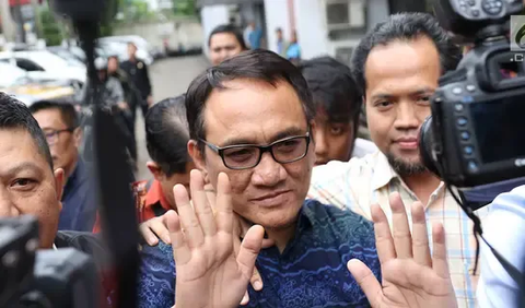 Kendati demikian, Andi Arief mengatakan, Partai Demokrat menghargai jika Surya Paloh dijadikan Cawapres Anies.