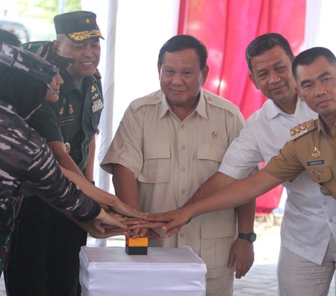 Potret Prabowo Asyik Main Air dengan Anak-Anak di Gunungkidul