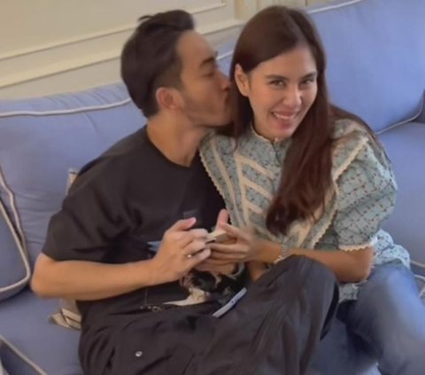 Syahnaz Sadiqah dan Jeje Mesra di Sofa, Jessica Iskandar 'Itu Beritanya Gimmick Ya?'