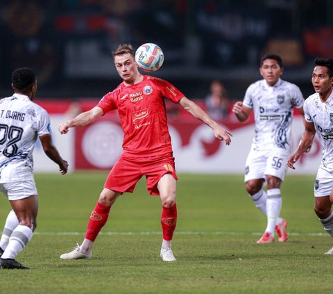 Persija Jakarta gagal memuncaki klasemen sementara setelah menuai hasil tak memuaskan di pekan ketujuh BRI Liga 1 2023/2024. Macan Kemayoran harus puas bermain imbang 1-1 melawan Borneo FC.