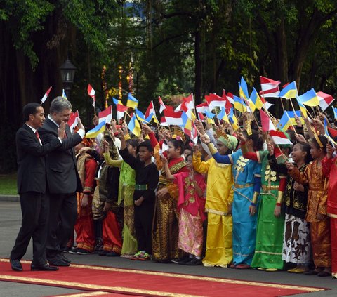 7 Baju Adat untuk 17 Agustus Simpel dan Nyaman Inspirasi Anak Artis