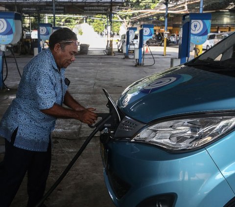 Blue Bird Group merupakan salah satu layanan transportasi umum yang menggunakan kendaraan listrik sebagai operasional. Blue Bird bahkan menargetkan dapat menambah hingga 500 mobil listrik untuk armadanya pada tahun 2023.