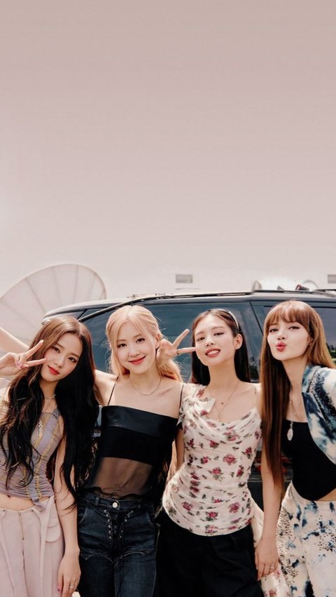 Memperingati tujuh tahun debut mereka, Lisa, Jisoo, Jennie dan Rose memposting perjalanan Blackpink. Selama berkarir tujuh tahun, Blackpink sudah mengeluarkan tujuh album.