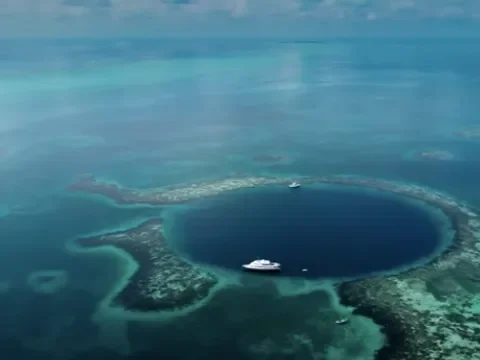 Cerita Ilmuwan yang Pernah Masuk Lubang Bawah Laut yang Mengerikan