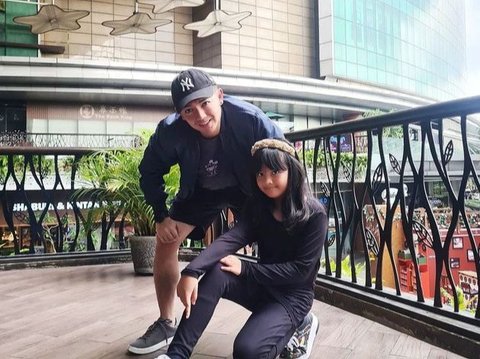 8 Foto Mesra Nicky Tirta Bersama Sang Anak Yang Jelang Dewasa, Bak Pacaran