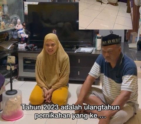 Aksi Wanita Beri Hadiah Umrah untuk Kedua Orang Tuanya Ini Viral, Banjir Pujian