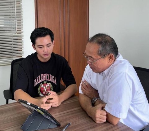 Momen Randy Martin Lulus Sidang Skripsi dengan Nilai Sempurna, Banjir Pujian