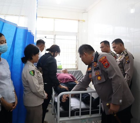 Kapolres Dairi AKBP Reinhard H Nainggolan dinonaktifkan sementara dari jabatannya buntut dari kasus pemukulan yang dilakukannya terhadap dua anggotanya.