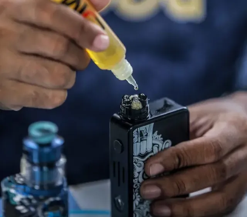 Fachmi menambahkan, sebagai asosiasi ritel vape, ARVINDO memiliki tanggung jawab khusus untuk terus melakukan sosialisasi kepada anggota agar tetap berbisnis dalam koridor yang bertanggung jawab.