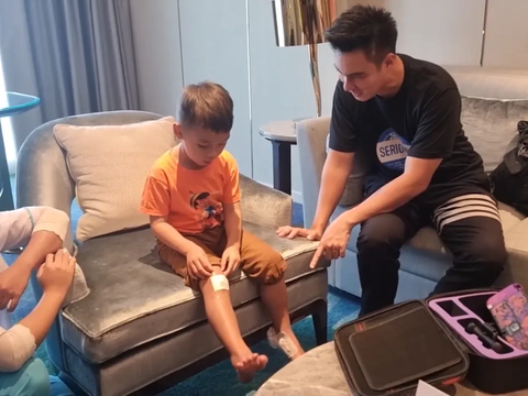 Duh! Kaki Kiano Anak Baim Wong Terkena Pisau Blender, Begini Kondisi Terbarunya