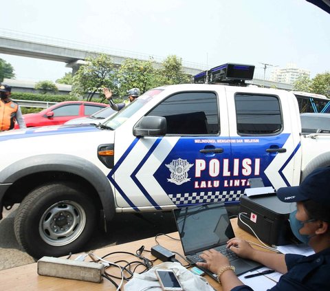 FOTO: Mulai Hari Ini, Kendaraan Tak Lolos Uji Emisi Didenda hingga Rp500 Ribu