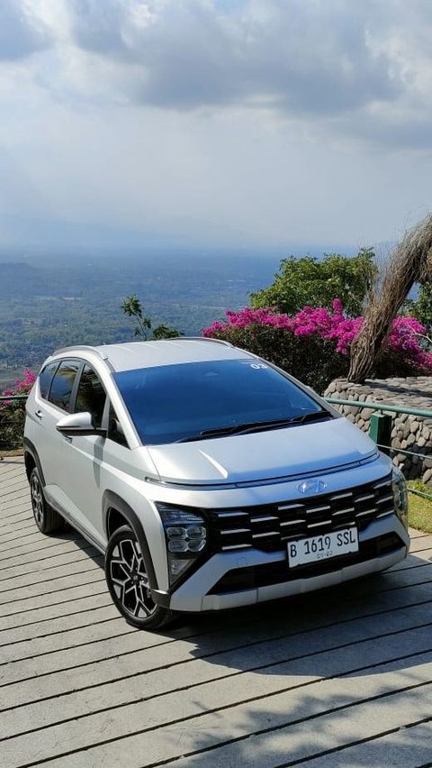 Stargazer X merupakan crossover yang menawarkan tampilan sporty dengan kenyamanan  dan modern MPV ala Hyundai. 