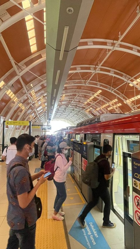 Empat Hari Beroperasi, Penumpang LRT Jabodebek Sudah 96.426 Orang
