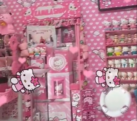 Barang-barang di rumah ini juga serba Hello Kitty. Terlihat di setiap sudut ruangan tampak pernak-pernik Hello Kitty. Mulai dari lemari, boneka, hingga tembok. 