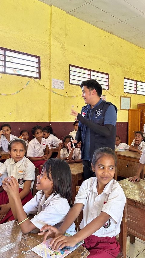 Bersama Jerome, matematika yang selama ini terlihat sulit dan menyebalkan jadi cukup menyenangkan. Terlihat wajah para siswa begitu senang saat Jerome mulai membagikan ilmunya.