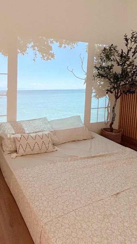 Lying Bed in Master Bedroom, Decorated like a Resort