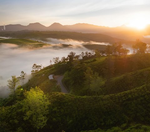 Sunrise Point Cukul, Spot Terbaik Berburu Matahari Terbit di Dataran Tinggi Bandung