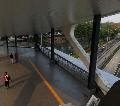 FOTO: Menjajal JPM Dukuh Atas yang Hubungkan Akses Pengguna LRT, KRL, dan TransJakarta