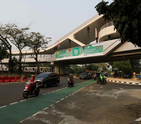 FOTO: Menjajal JPM Dukuh Atas yang Hubungkan Akses Pengguna LRT, KRL, dan TransJakarta