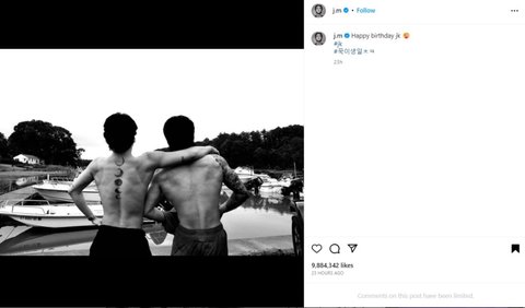 Sementara itu, Jimin BTS memilih untuk berbagi foto dirinya bersama Jungkook. Foto tersebut memamerkan tubuh kekar mereka, yang tentu saja membuat para penggemar terkesan.