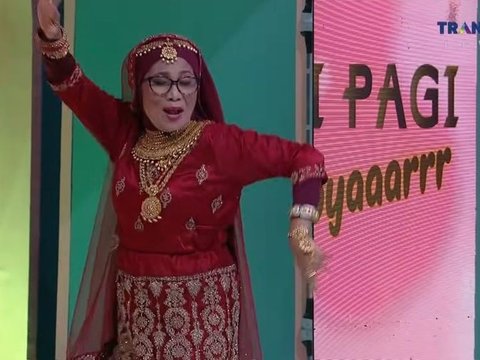 10 Gaya Ibu Indah Permatasari Bergoyang Bak Gadis India, Kata Netizen : Umur Segini Emang Lagi Lucu-lucunya