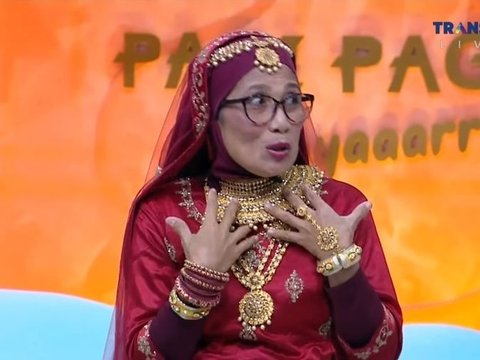 10 Gaya Ibu Indah Permatasari Bergoyang Bak Gadis India, Kata Netizen : Umur Segini Emang Lagi Lucu-lucunya