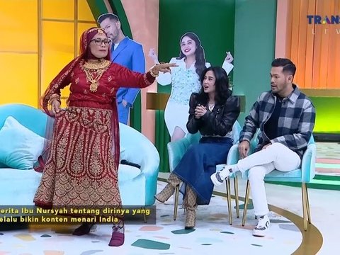 10 Gaya Ibu Indah Permatasari Bergoyang Bak Gadis India, Kata Netizen : Umur Segini Emang Lagi Lucu-lucunya