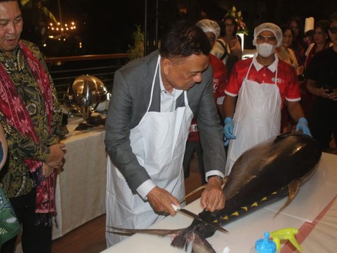 Buka Discover North Sulawesi, Gubernur Olly Pamer Skill Potong Ikan Tuna