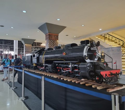 Miniatur Lokomotif Terbesar Indonesia Ada di Stasiun Tugu Yogyakarta