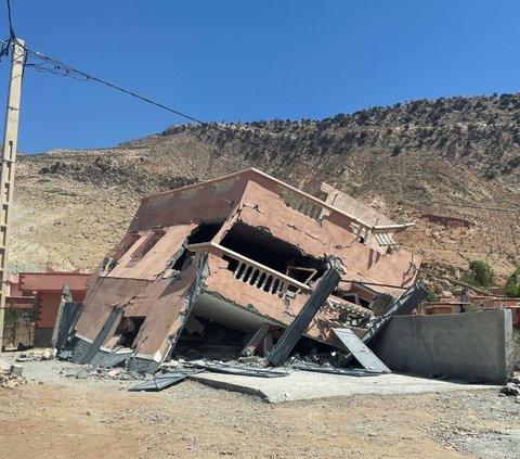 Desa Tansghart di daerah Asni di sisi sebuah lembah yang jalanannya menuju ke Dataran Tinggi Atlas adalah kawasan yang terdampak paling parah dari gempa.