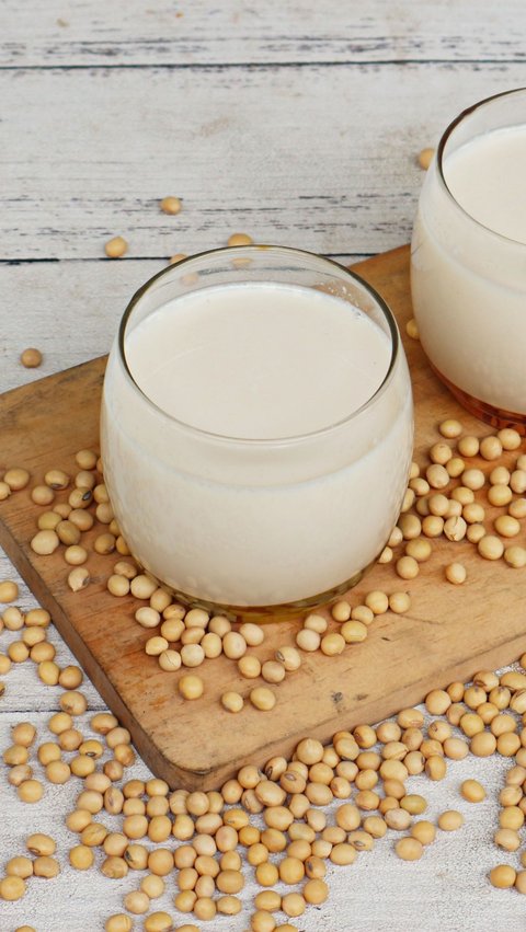 1. Susu Kedelai (Soy Milk)