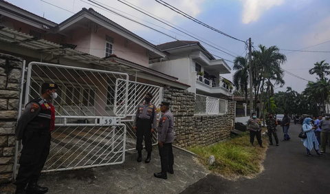 Dengan temuan itu, lanjut Saiman, penyidik pun telah meminta keterangan kepada S dan K terkait sosok Grace dan David. Namun, hasil pemeriksaan belum bisa diungkap ke publik.<br>