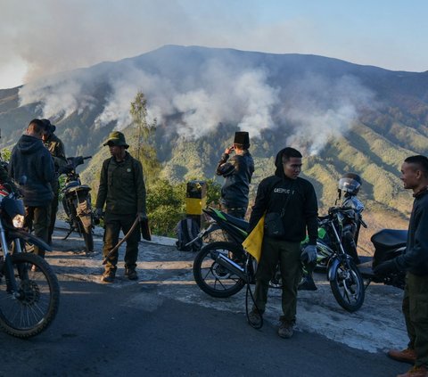 Pemicu api berasal dari flare yang dinyalakan sekumpulan pengunjung yang melakukan sesi foto prewedding di lokasi tersebut. <br><br>Pelakunya pun juga sudah diamankan oleh kepolisian setempat. <br>