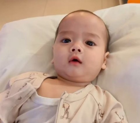 Wajahnya Tak Lagi Dirahasiakan, Ini Sederet Potret Lucu Baby Mikail, putra Henny Rahman dan Alvin Faiz yang Disebut Mirip Yusuf