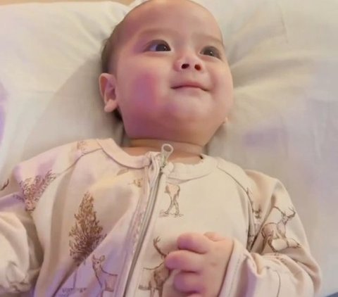 Wajahnya Tak Lagi Dirahasiakan, Ini Sederet Potret Lucu Baby Mikail, putra Henny Rahman dan Alvin Faiz yang Disebut Mirip Yusuf